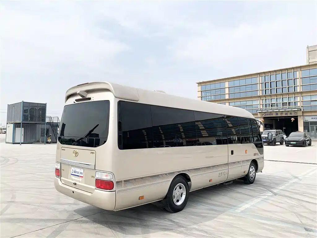 Toyota Coaster 2015