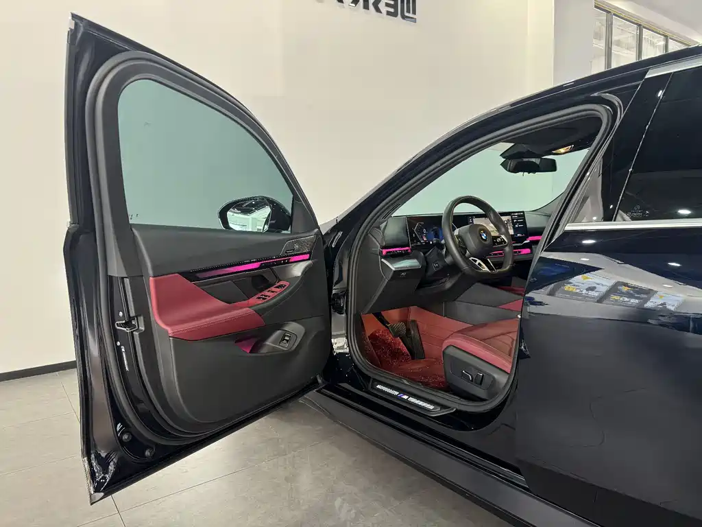 BMW 5 Series 2025 530Li Leading Edition M Sport Package - фото 10