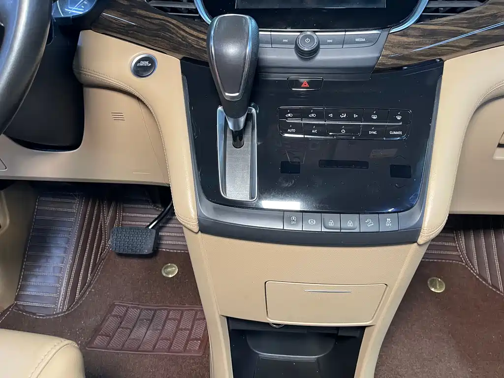 Buick GL8 2017 ES 28T Luxury National V