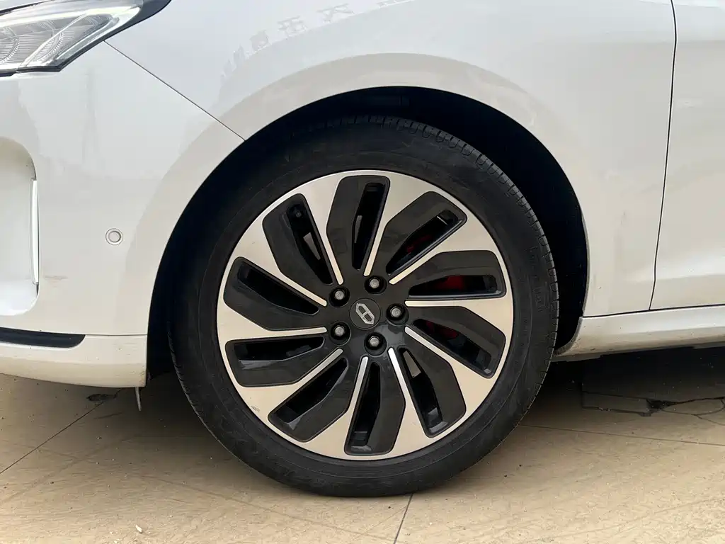 AITO M5 2022 EREV AWD Performance Edition