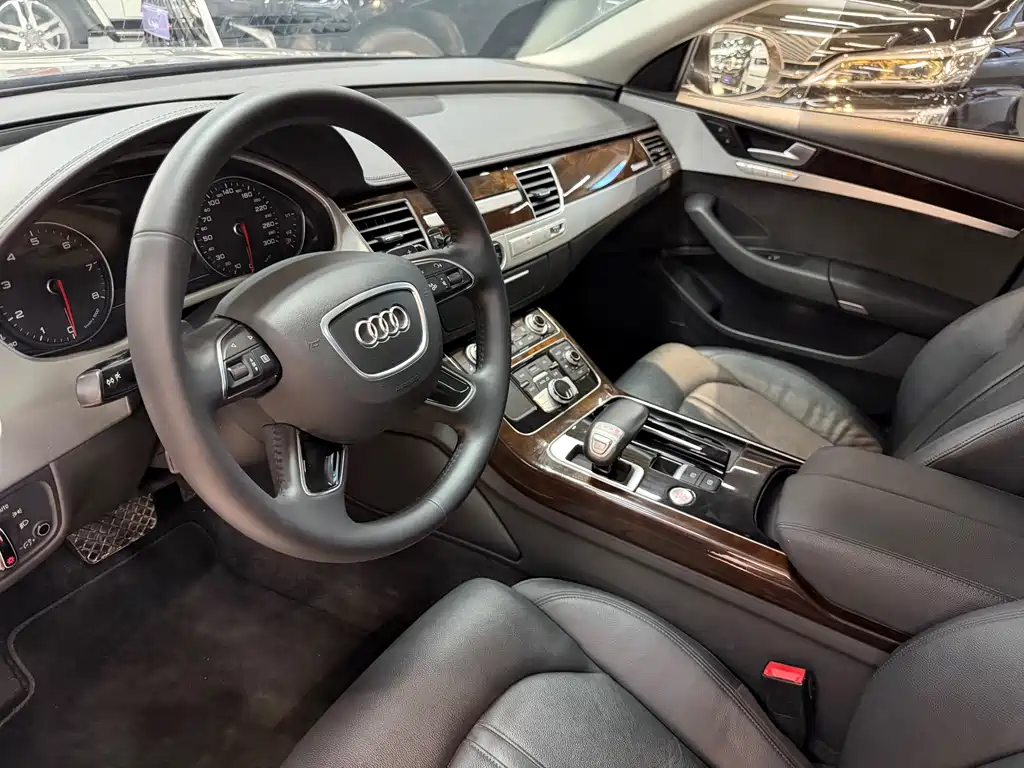 Audi A8L 45 TFSI quattro Comfort Edition