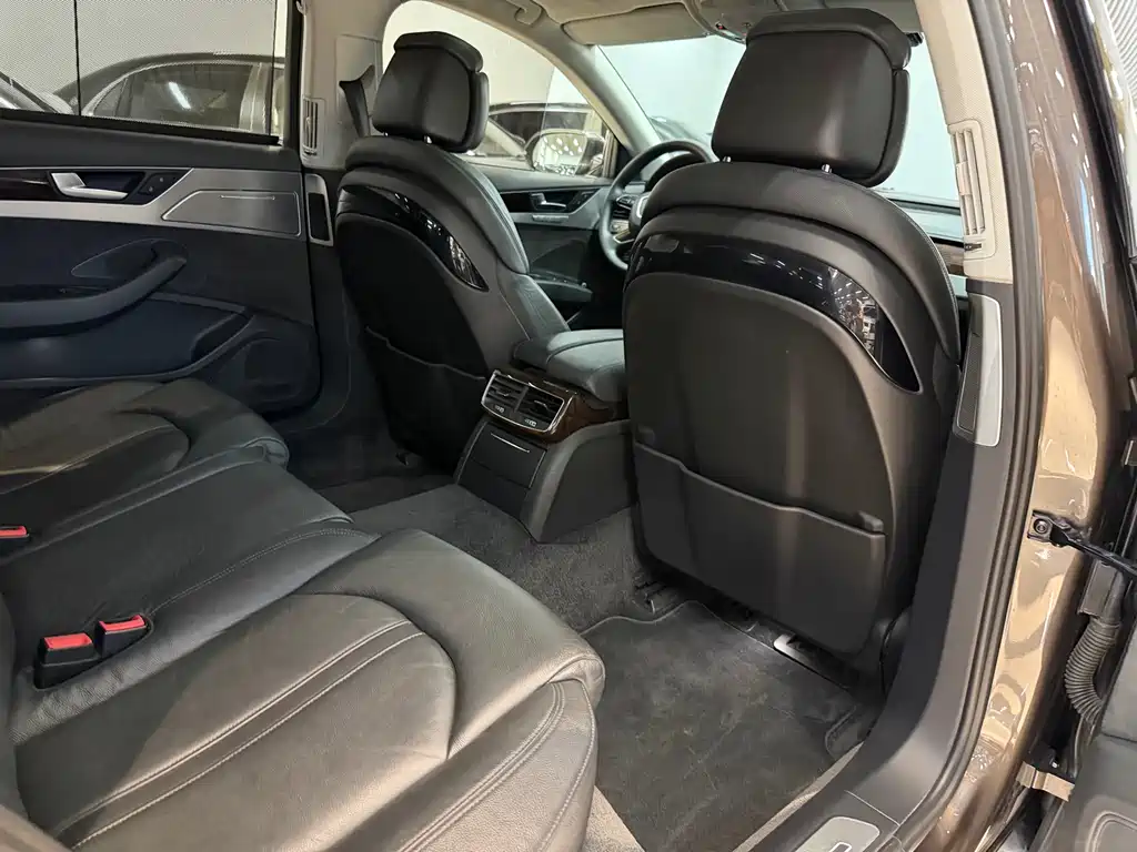 Audi A8L 45 TFSI quattro Comfort Edition