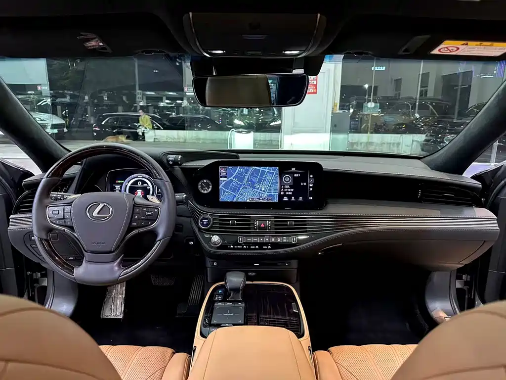 Lexus LS 500h Luxury Edition 2021