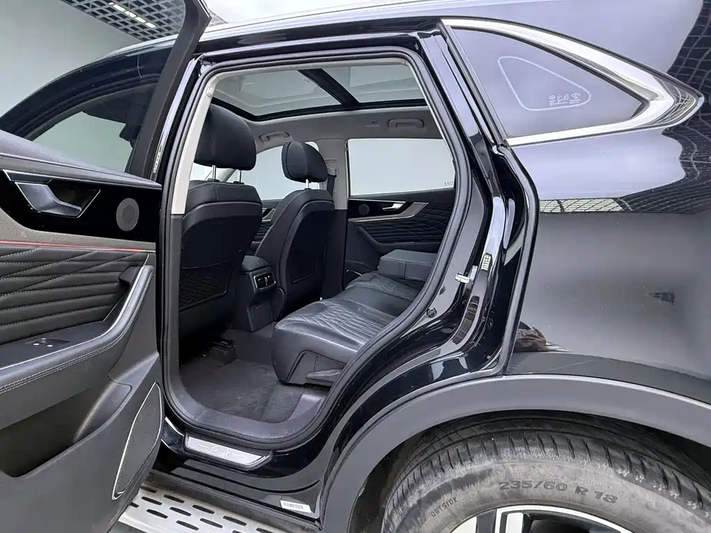 Hongqi HS5 2022 Facelift 2.0T Zhi Lian Qi Xiang Edition