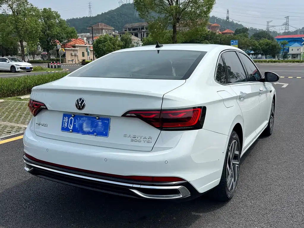 Volkswagen Sagitar 2023 300TSI DSG Beyond Edition