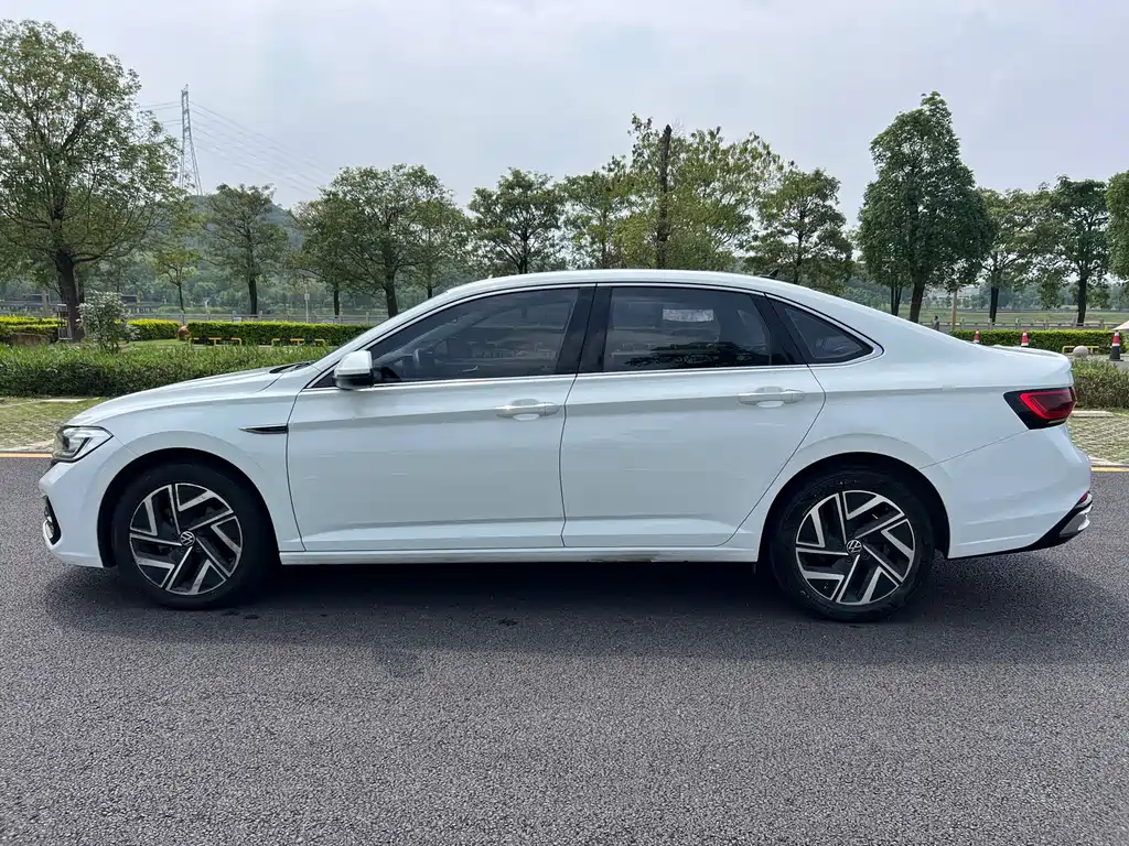 Volkswagen Sagitar 2023 300TSI DSG Beyond Edition