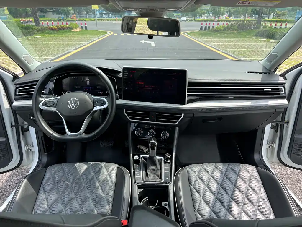 Volkswagen Sagitar 2023 300TSI DSG Beyond Edition