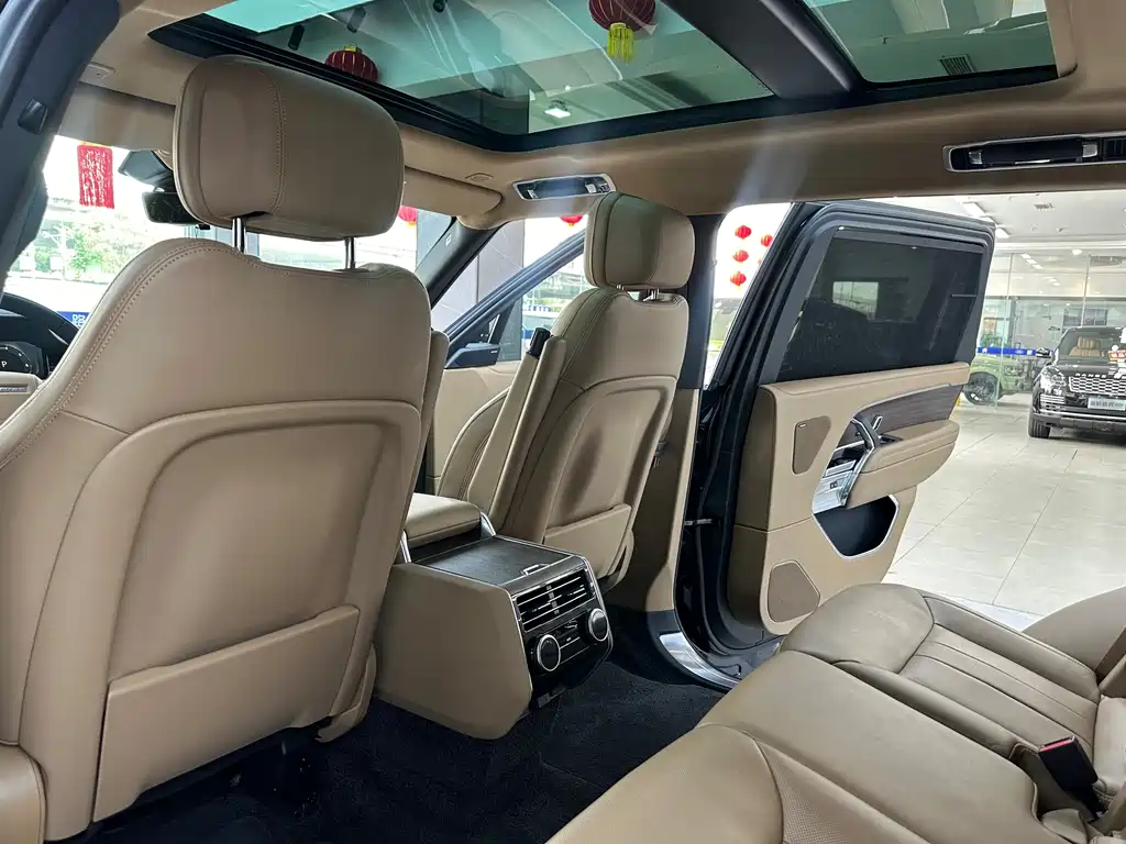 Range Rover 2024 3.0 L6 400PS Autobiography LWB