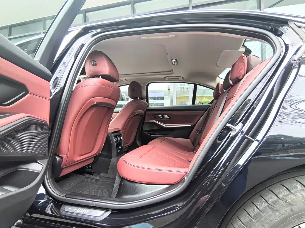 BMW i3 2025 eDrive 40 L Black Panel Edition - фото 4