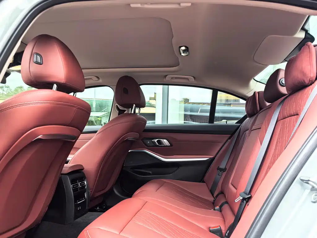 BMW 3 Series 2025 330Li M Sport Night Edition