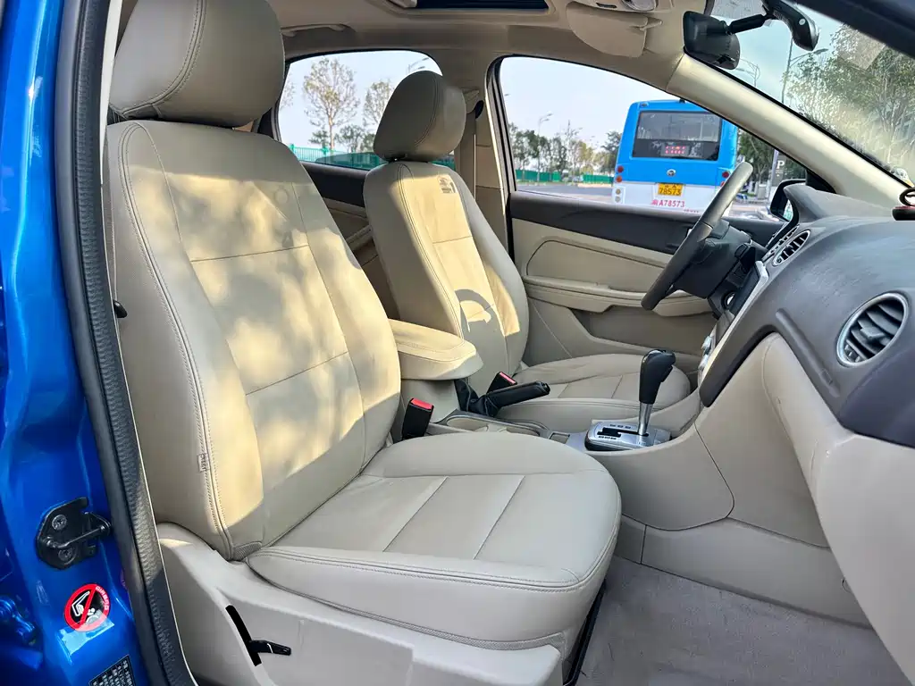 Ford Focus 2013 Hatchback Classic 1.8L Automatic Fashion Edition