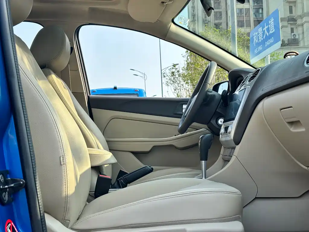 Ford Focus 2013 Hatchback Classic 1.8L Automatic Fashion Edition