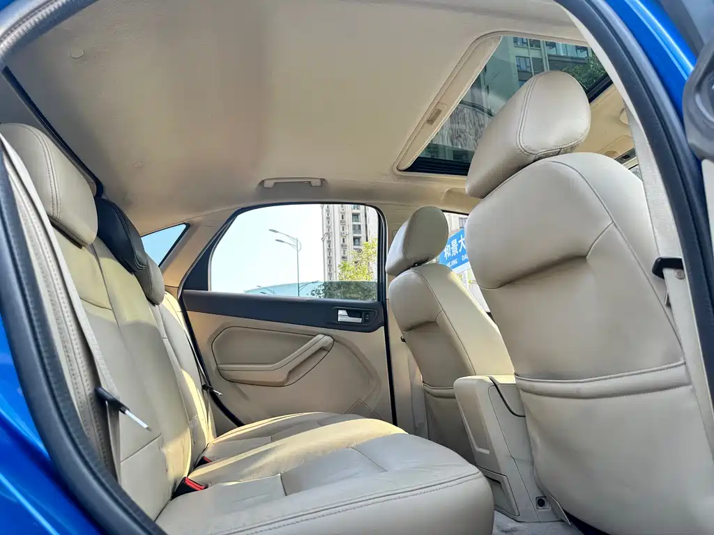 Ford Focus 2013 Hatchback Classic 1.8L Automatic Fashion Edition