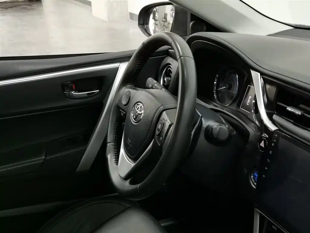 Corolla 2017 Facelift Hybrid 1.8L E-CVT Elite Edition