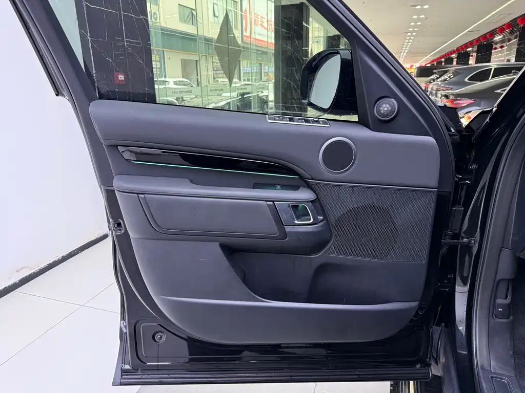 Land Rover Discovery 2019 2.0T SE
