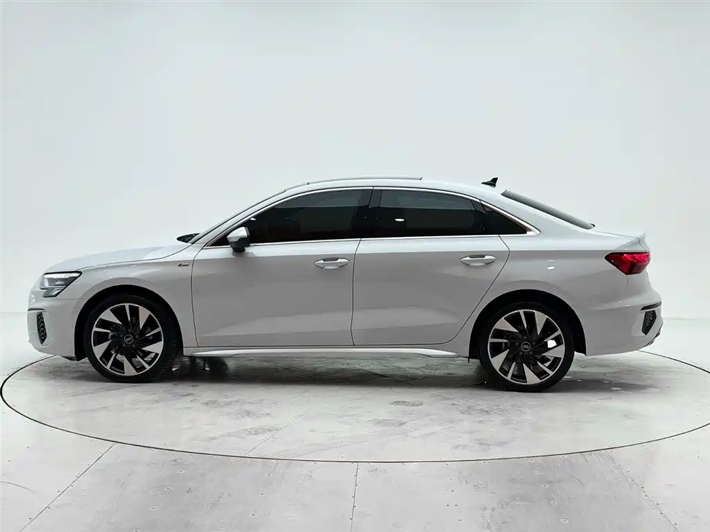 Audi A3L Limousine 2023 Facelift 35 TFSI Fashion Sport