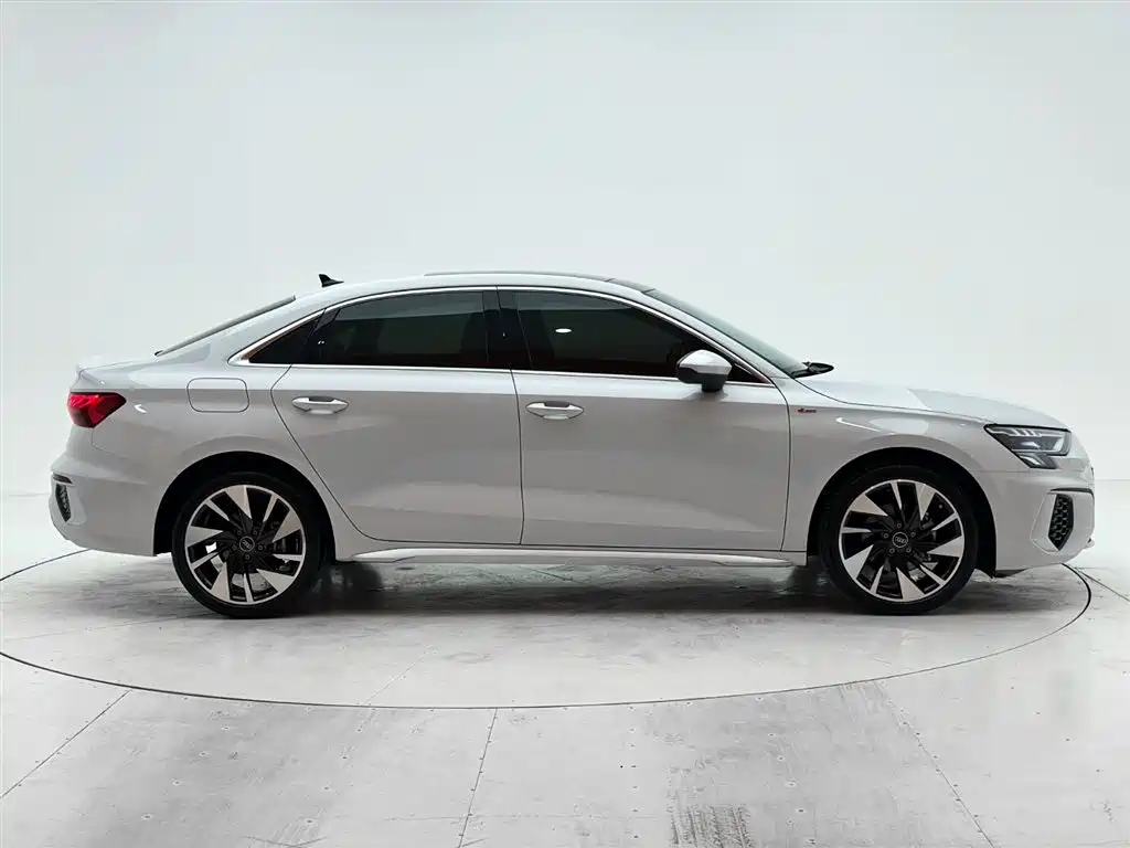 Audi A3L Limousine 2023 Facelift 35 TFSI Fashion Sport