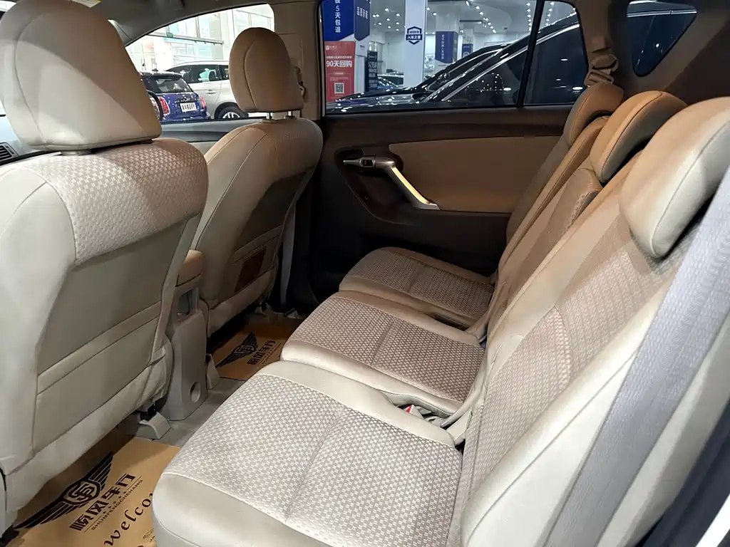 Yizhi 2015 180E CVT Crossover Edition