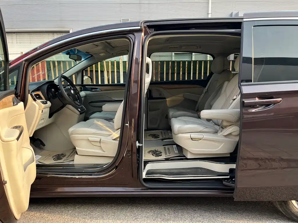 Buick GL8 2017 ES 28T Comfort Edition China V