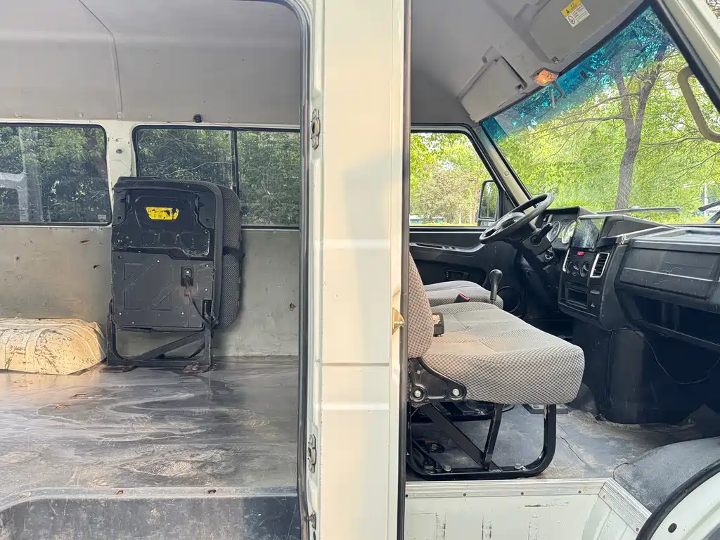 Iveco Daily 2017 2.5T A35 Passenger Van 5-7 Seats 47Z5