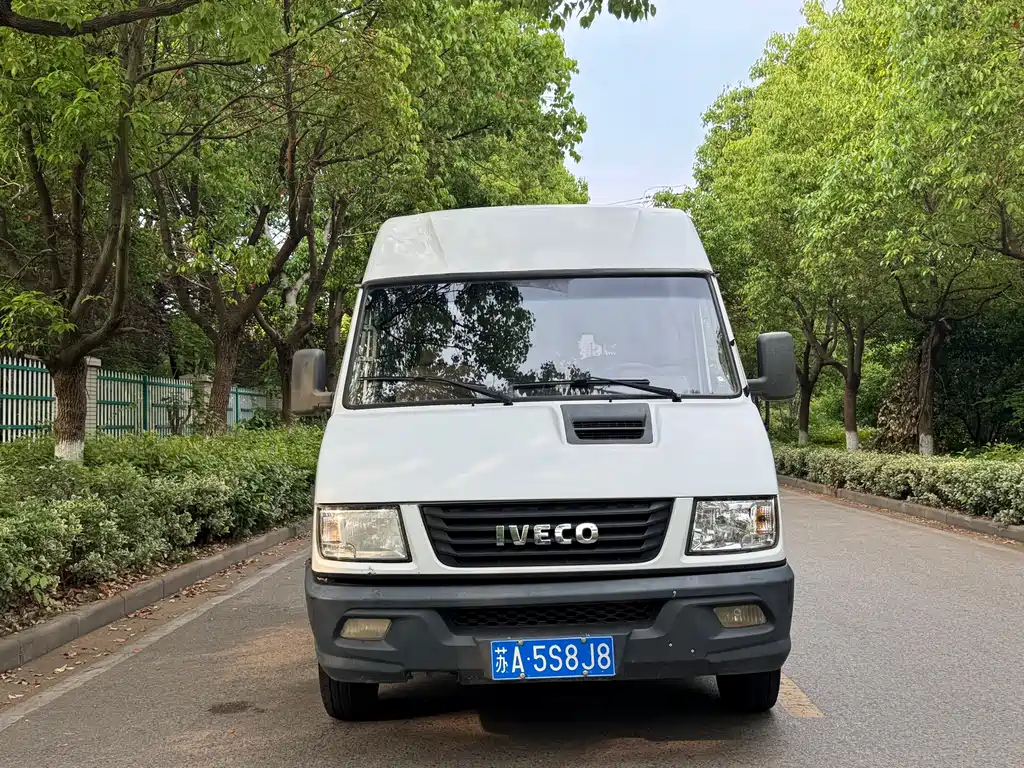 Iveco Daily 2017 2.5T A35 Passenger Van 5-7 Seats 47Z5