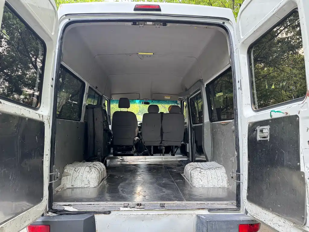 Iveco Daily 2017 2.5T A35 Passenger Van 5-7 Seats 47Z5