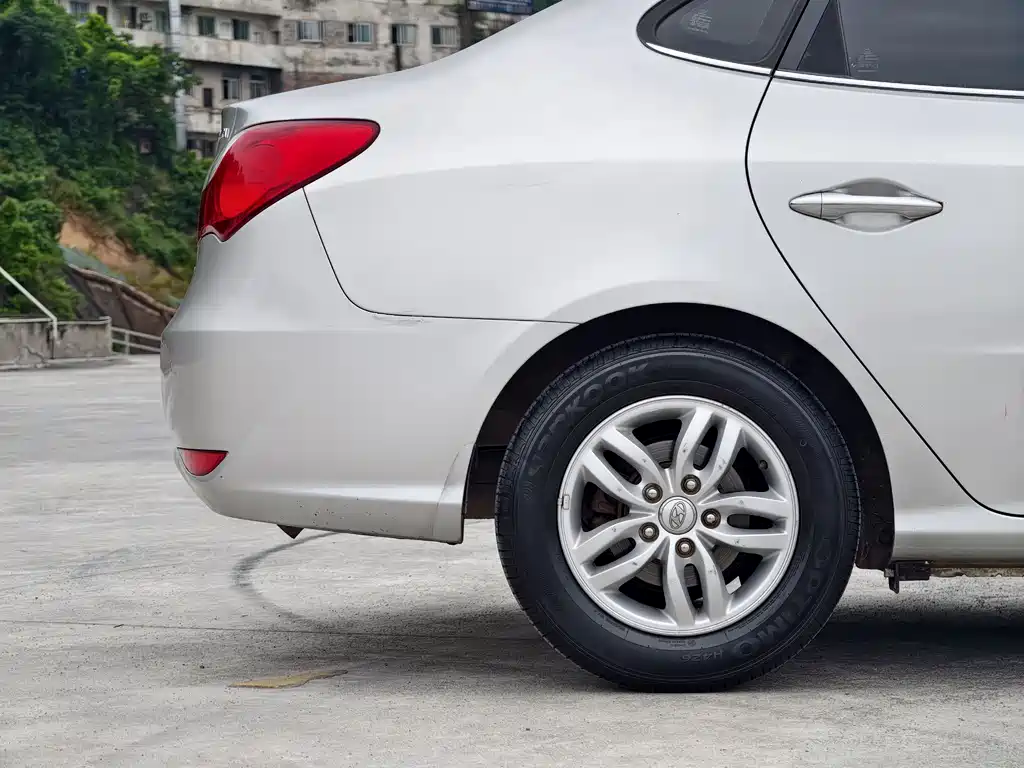 Hyundai Elantra 2011 1.6L Automatic Luxury Edition