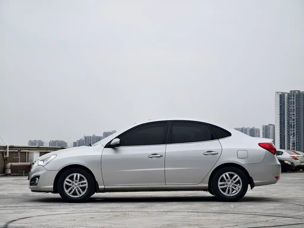 Hyundai Elantra 2011 1.6L Automatic Luxury Edition
