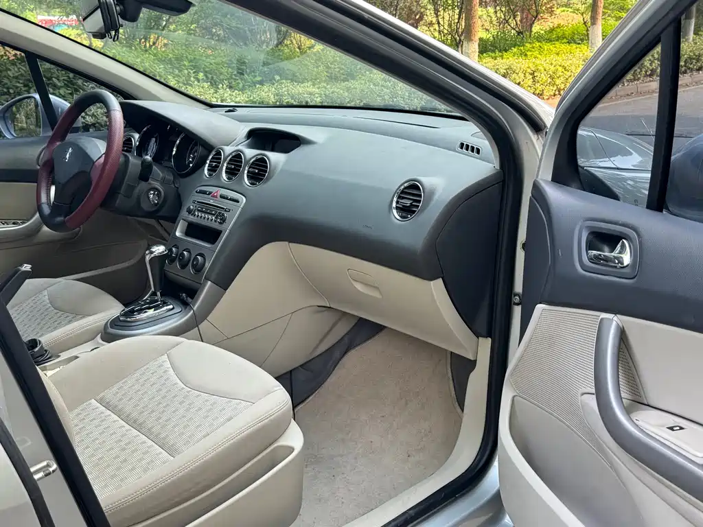 Peugeot 408 2010 2.0L Automatic Premium Edition