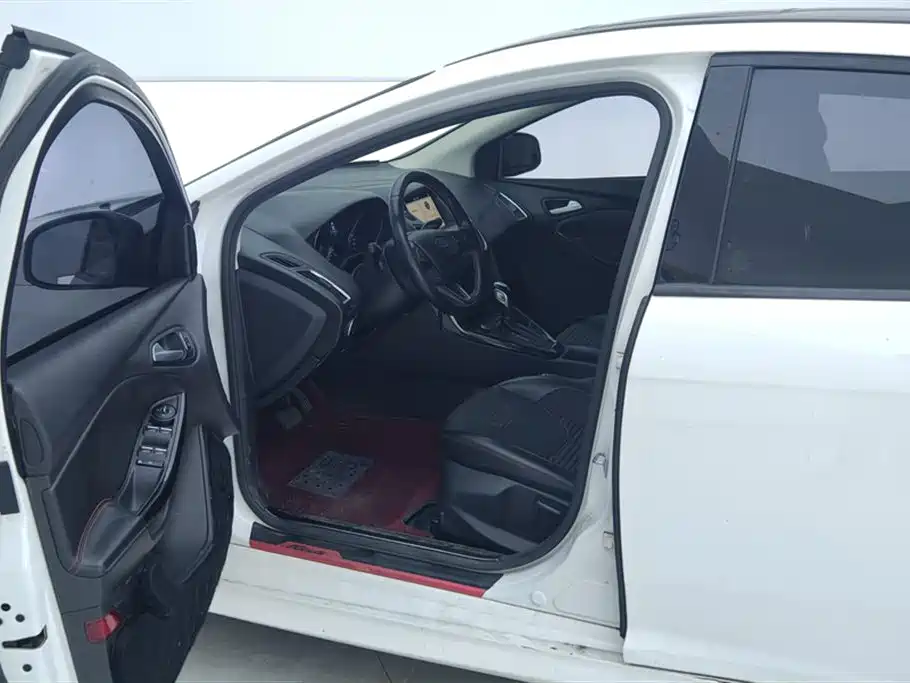 Ford Focus 2017 1.5T CTCC White and Black Limited Edition