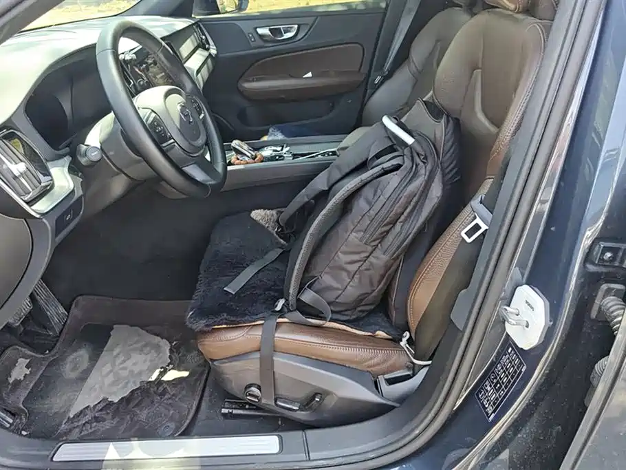 Volvo S60 2023 B4 Momentum