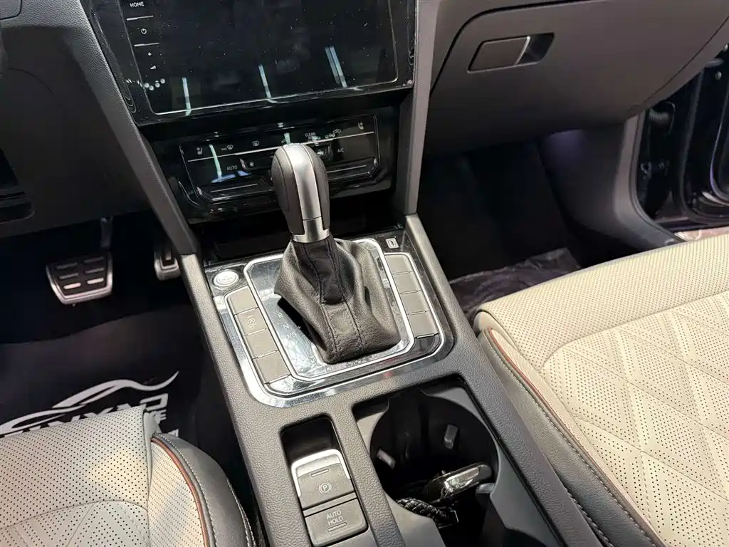 Volkswagen Magotan 2023 2 Million Units Anniversary Edition 330TSI DSG Luxury