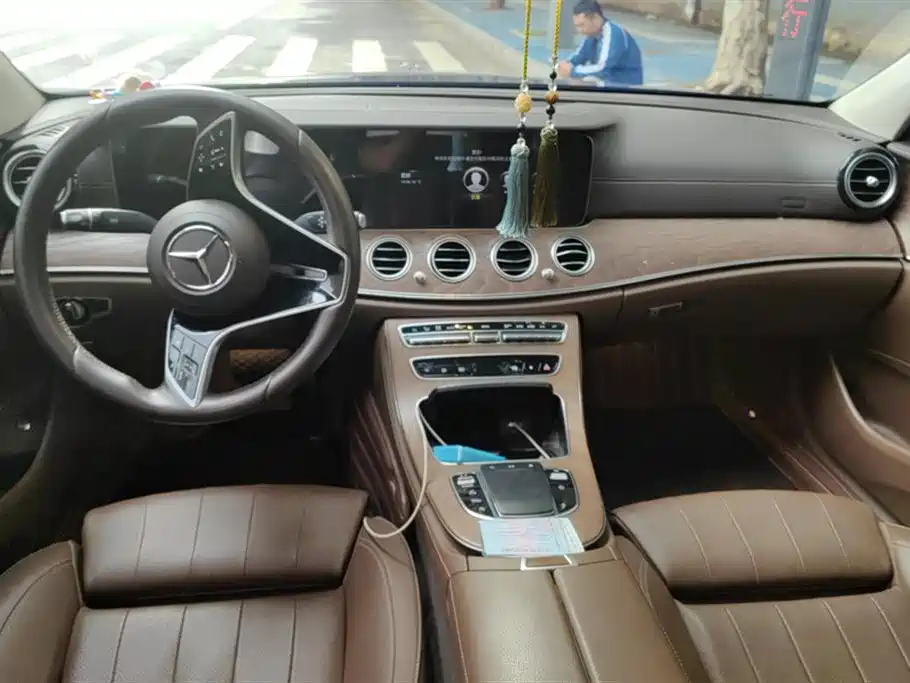 Mercedes-Benz E-Class 2022 Facelift II E 260 L