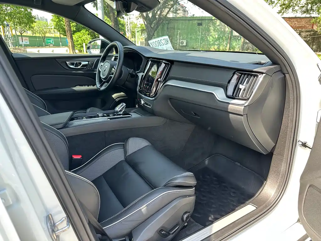 Volvo S60 2024 B5 Inscription Sport Edition