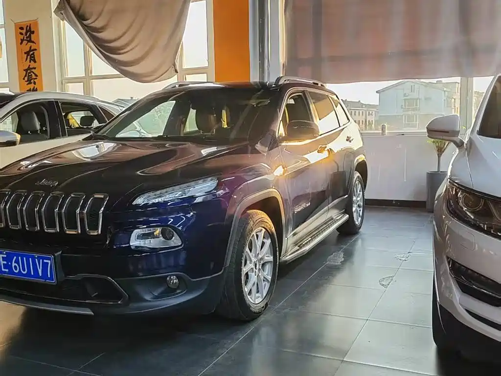 Jeep Cherokee 2017 2.4L Advanced Intelligent Edition
