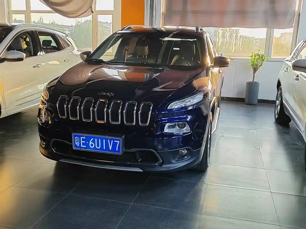Jeep Cherokee 2017 2.4L Advanced Intelligent Edition