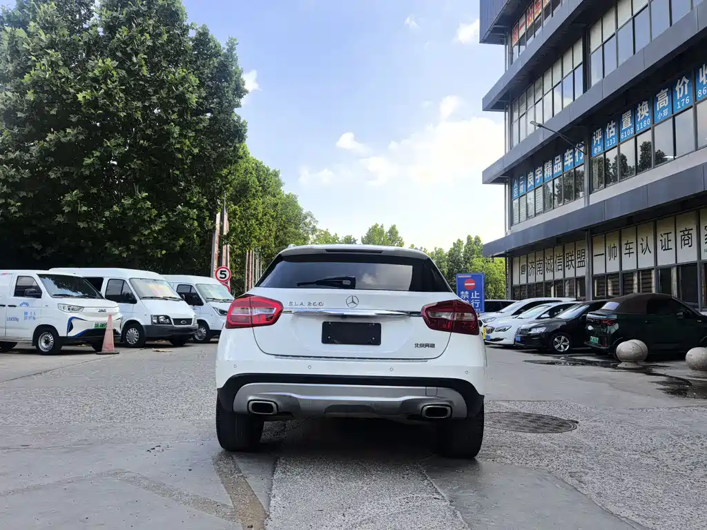 Mercedes-Benz GLA 200 Dynamic Edition 2016