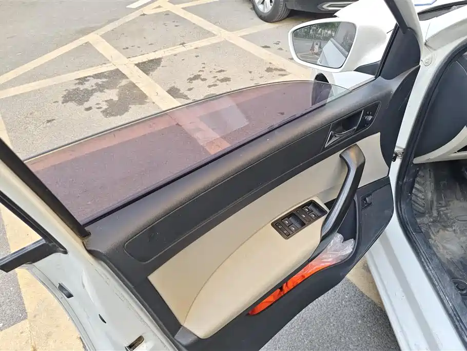 Skoda Rapid 2015 1.6L Manual Zhixuan