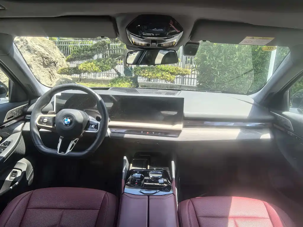 BMW 5 Series 2026 530Li Exclusive M Sport Package - фото 9