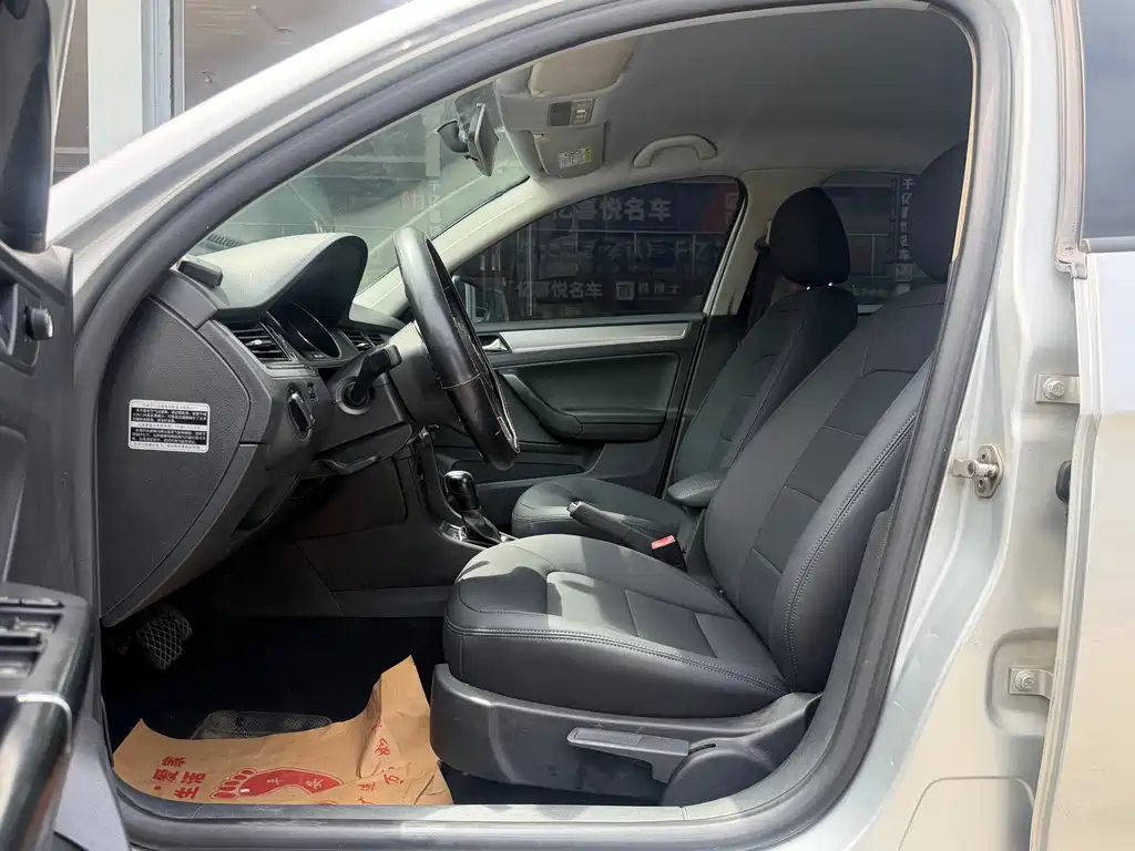 Volkswagen Bora 2015 Value Edition 1.6L Automatic Fashion