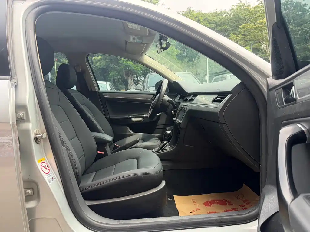 Volkswagen Bora 2015 Value Edition 1.6L Automatic Fashion