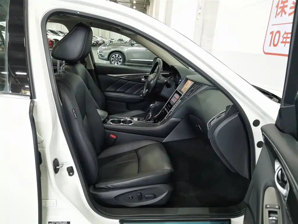 Infiniti Q50L 2015 2.0T Comfort Edition