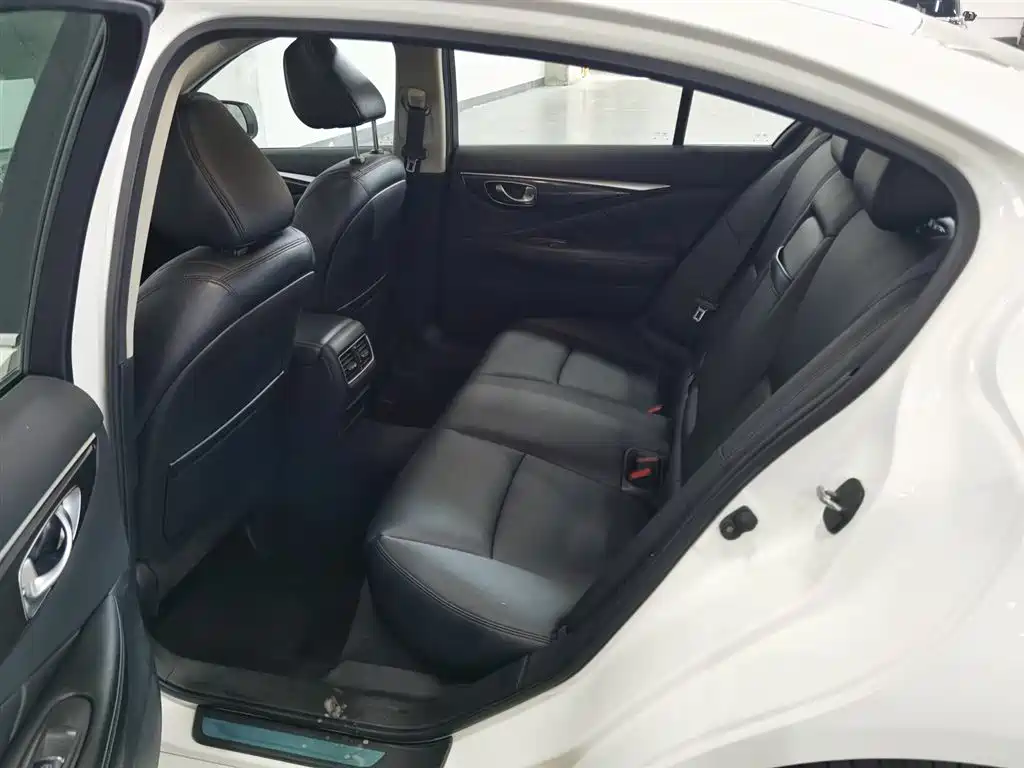 Infiniti Q50L 2015 2.0T Comfort Edition
