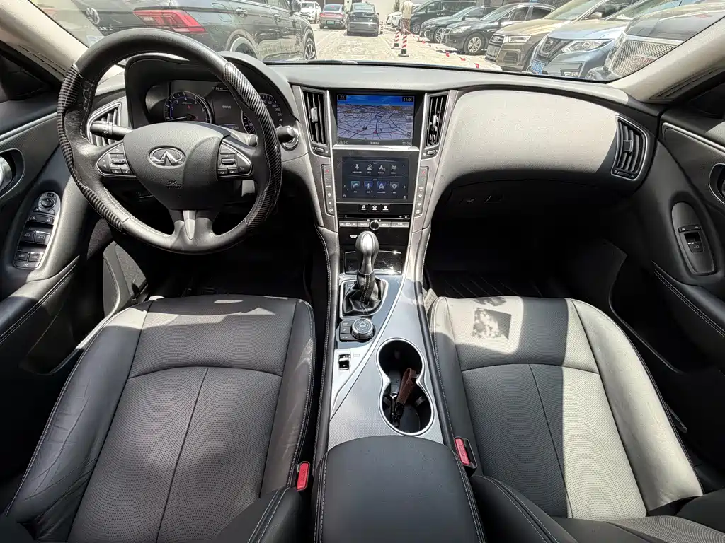 Infiniti Q50L 2016 2.0T Yue Xiang Edition