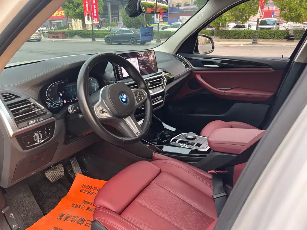 BMW iX3 2023 Leading Edition