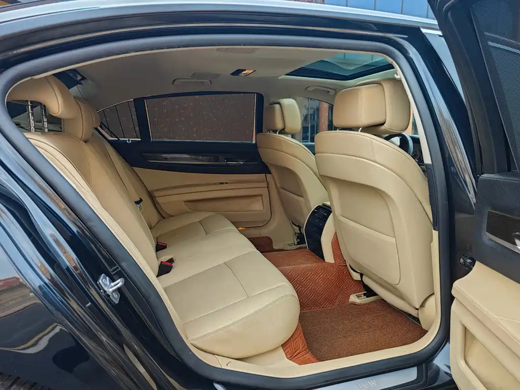 BMW 7 Series 2011 730Li Elegant - фото 12