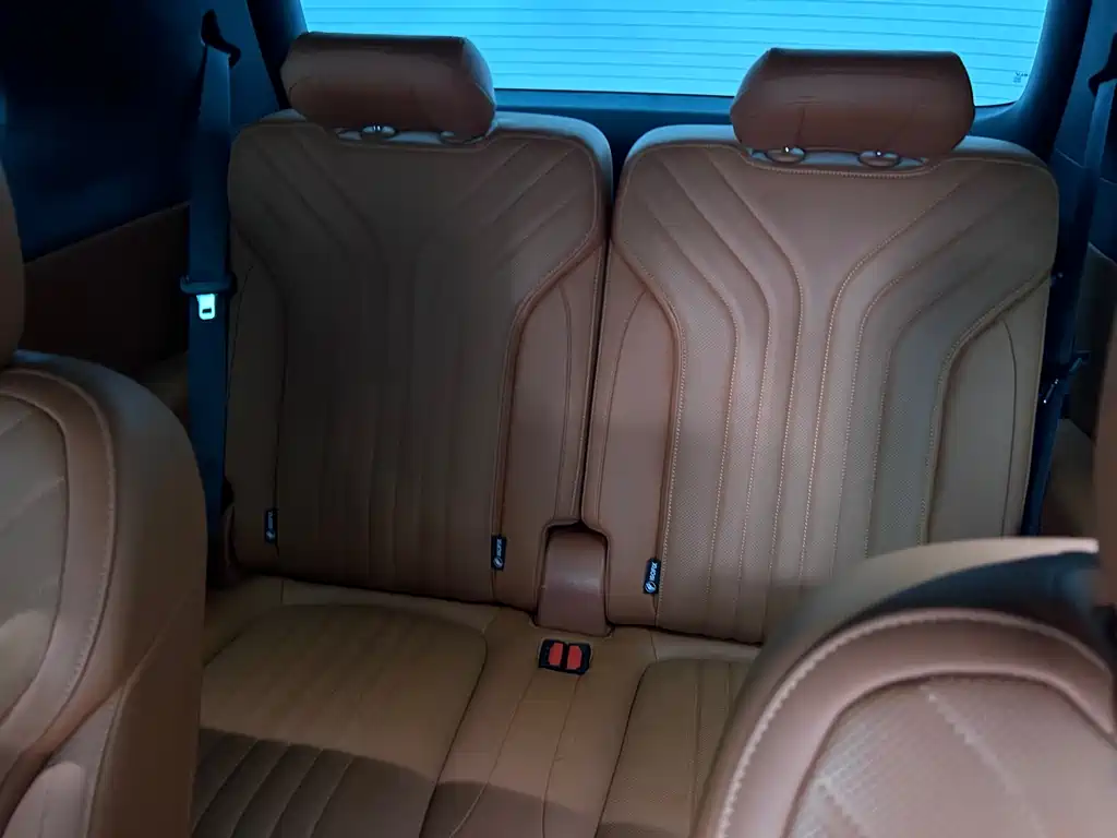 Galaxy M9 2025 210km AWD Navigator Edition