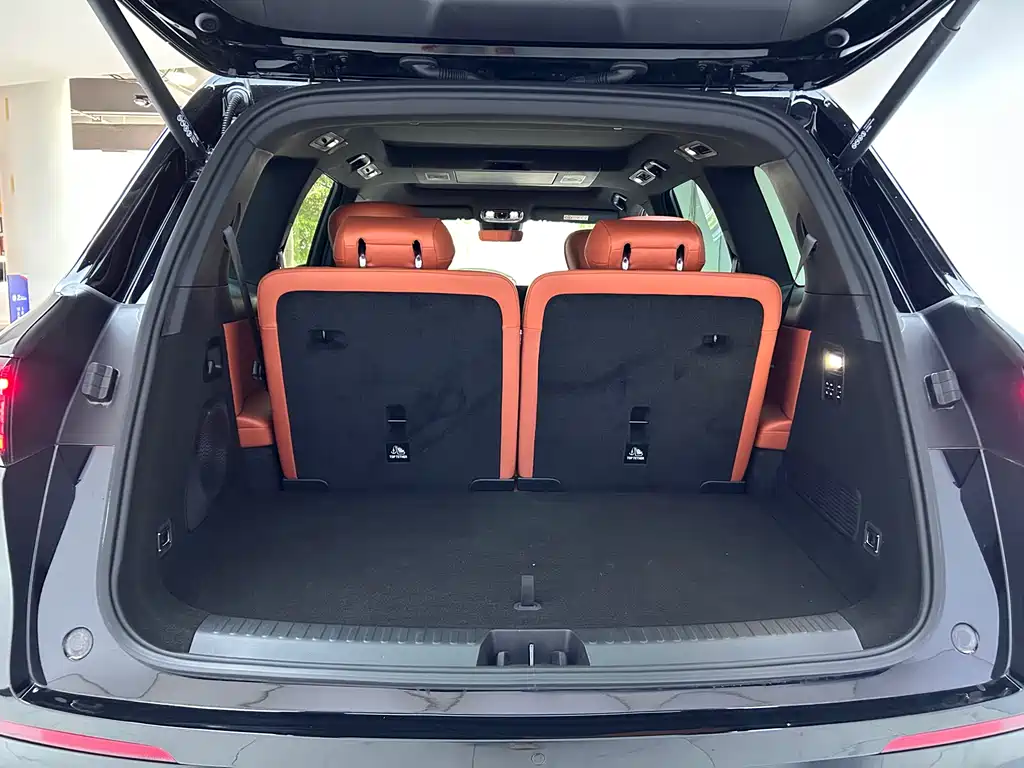 Galaxy M9 2025 210km AWD Navigator Edition