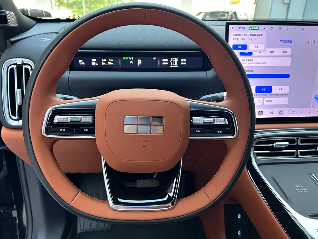 Galaxy M9 2025 210km AWD Navigator Edition