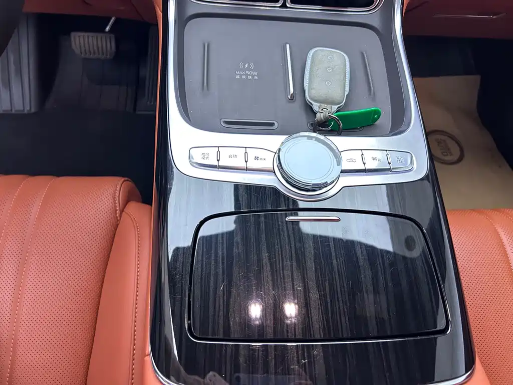 Galaxy M9 2025 210km AWD Navigator Edition